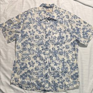 Free Planet Blue and White Floral Short-Sleeve Button-Down Shirt